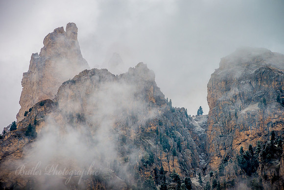 High Peaks & Snow in The Dolomites