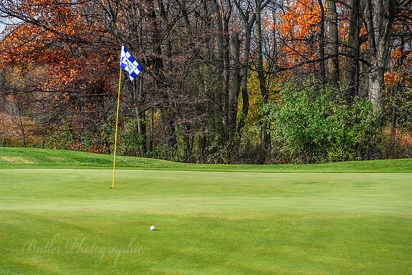 1st Hole - Captain's Club at Woodfield