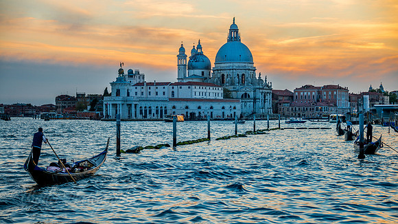 Basilica di Santa Maria della Salute at Sunset